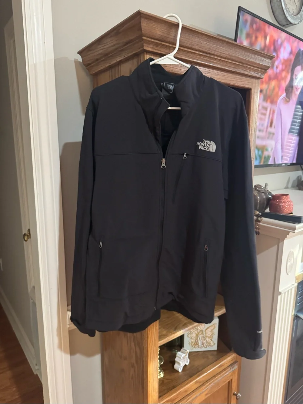 The North Face Men's Black Full-Zip Softshell Jacket